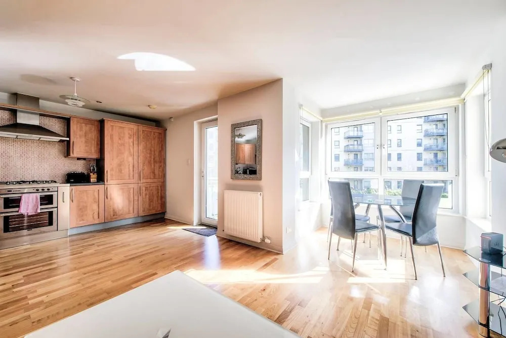 Delightful Two Bed Apartment At The Shore