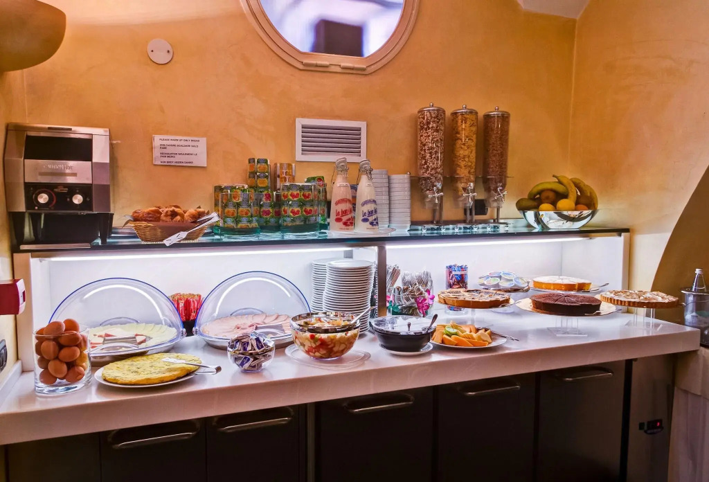 Crosti Hotel