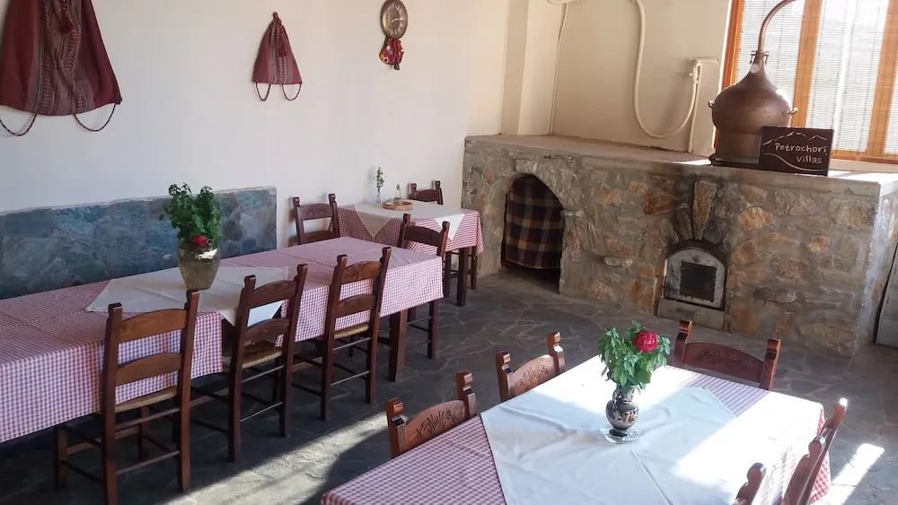 Petrochori ApartHotel