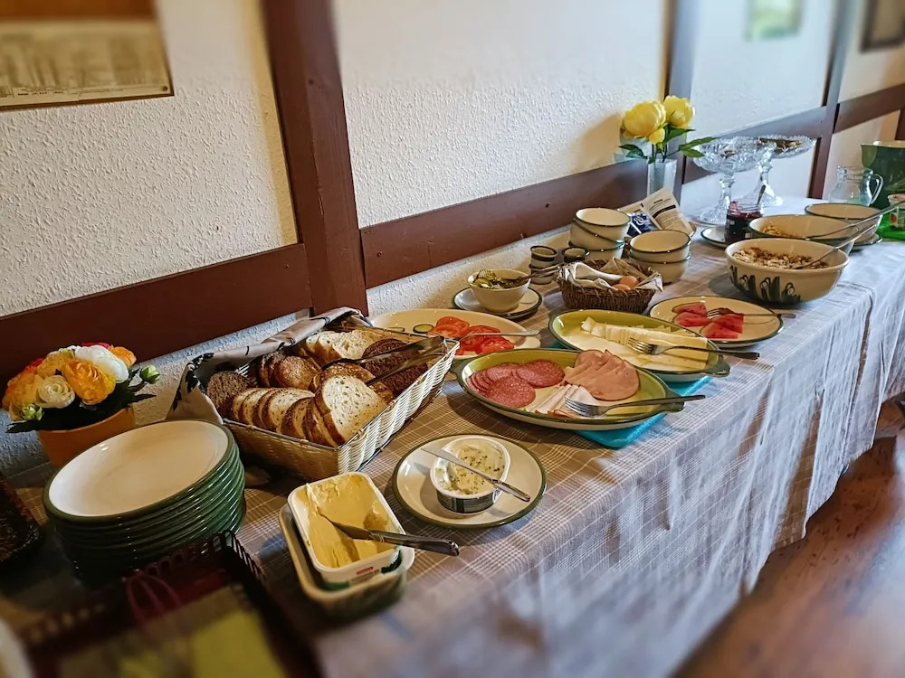 Cronins Guesthouse Bed & Breakfast