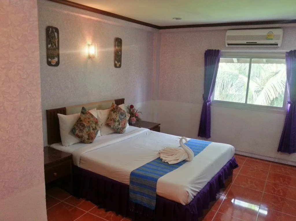 Holiday Hotel