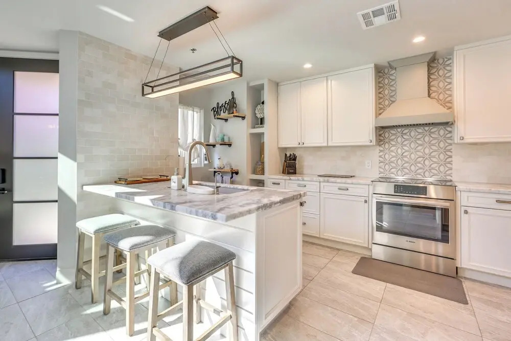 Luxe Home w Pool Access & Patios in Scottsdale