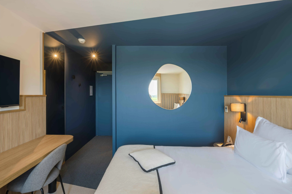 Everness Hotel & Resort