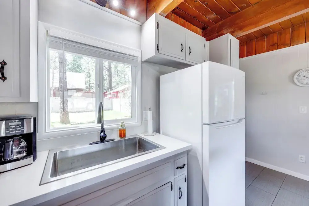 2 Mi to Trails: Modern Mountain Condo in Big Bear