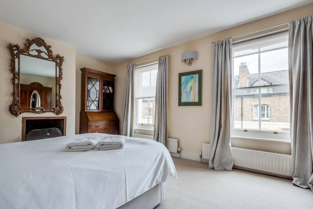 The Walton House spacious 3-Bedroom Jericho House close to City Centre