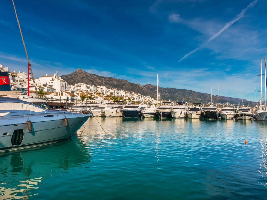Fuerte Estepona Suites Spa