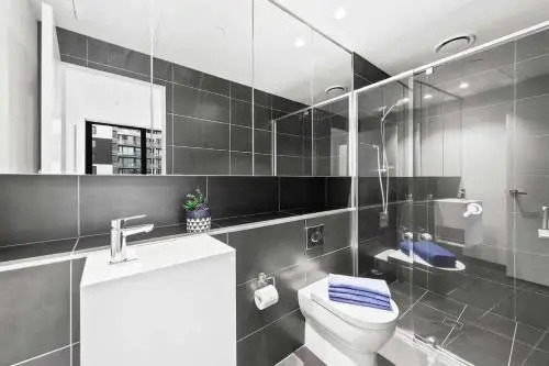 Large 2BR+Comfy+Parking Included