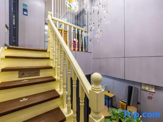 Lanyue Smart Homestay (Lanzhou University Second Hospital Xiguan Subway Station Exit C2)