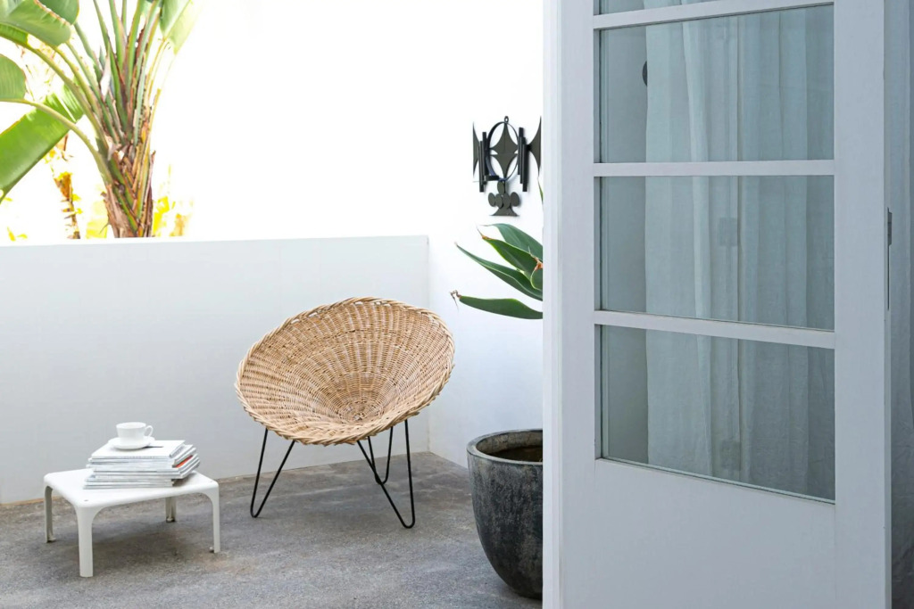 Luxury modernist design townhouse with garden