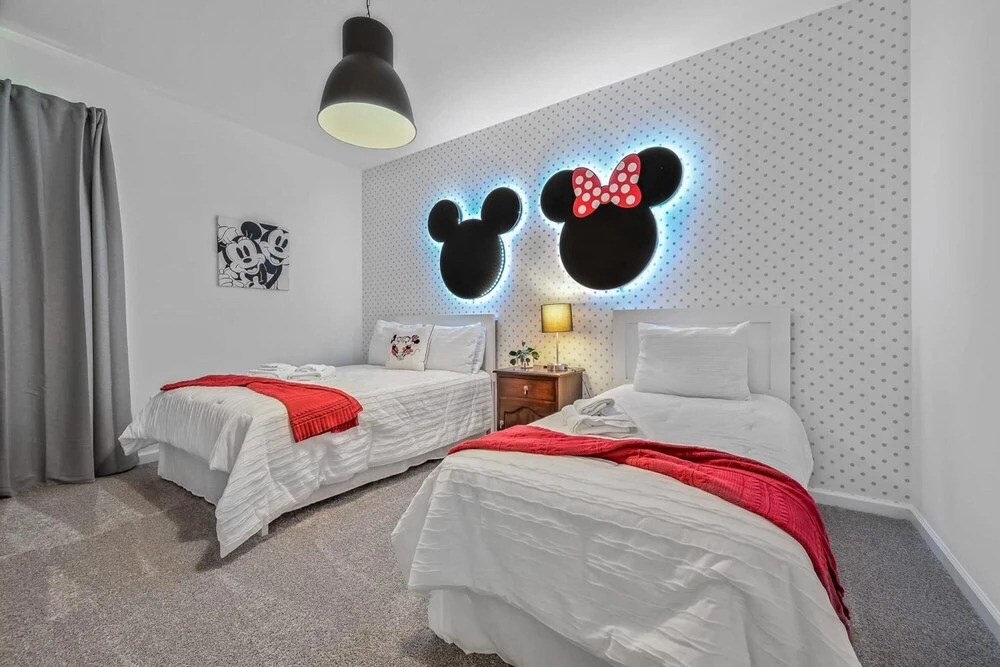 Luxury condo in resort-style area near Disney