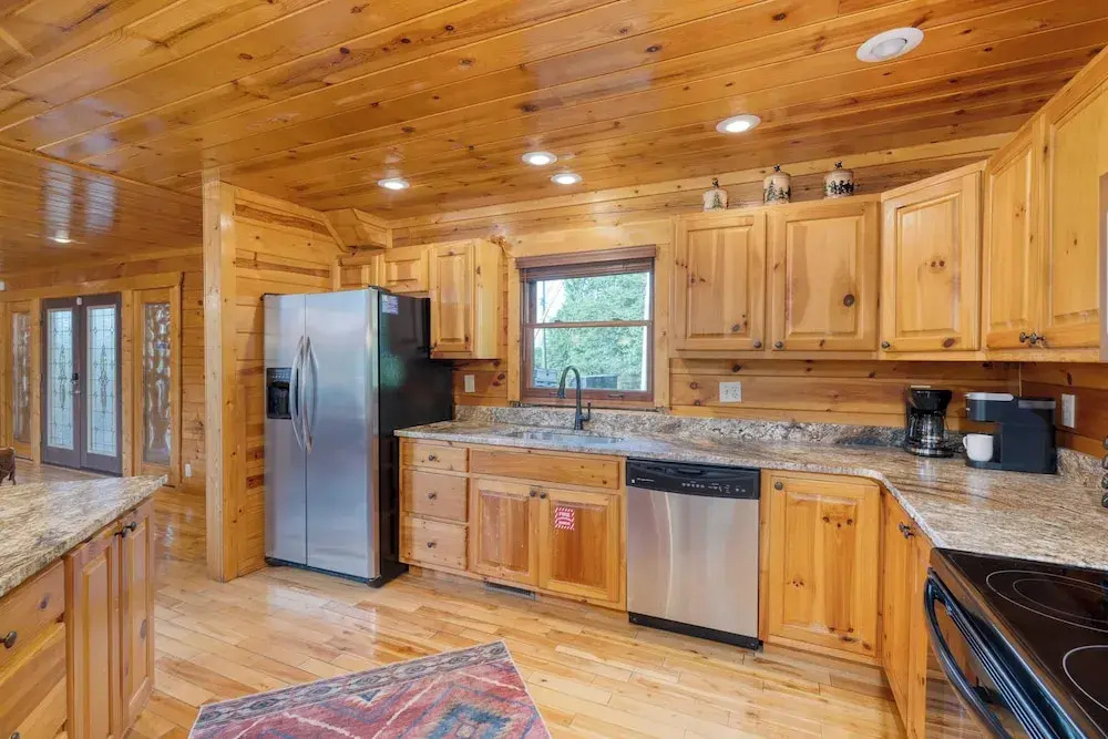 Priddy Secluded by Avantstay Hot Tub + Expansive Deck + Game Room + Home Theater