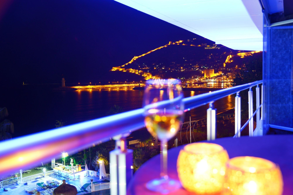 DeMANOR HOTEL ADULT ONLY