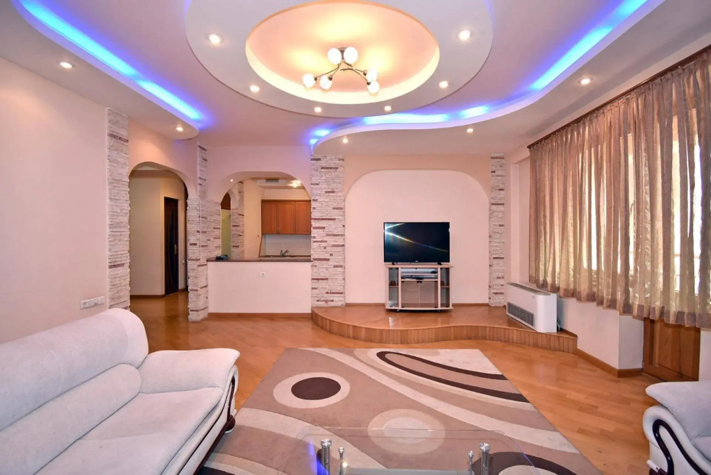 Northern Avenue 2 Bedroom Apertment With Great View HH656