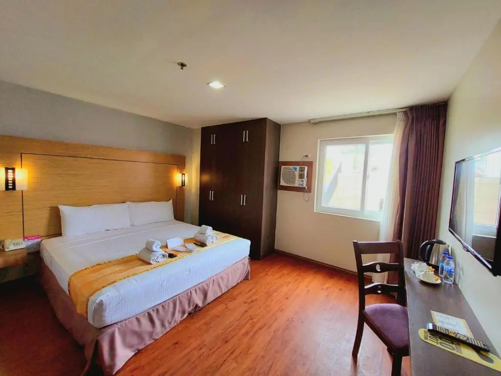 Tagaytay Hotel SixB
