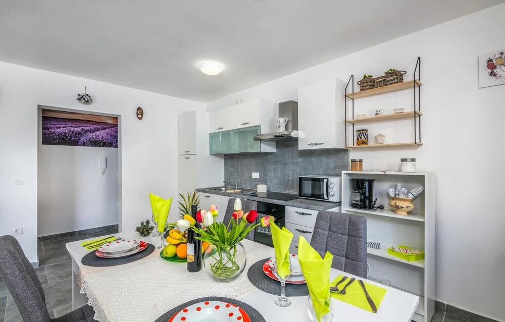 Amazing Apartment in Cizici With Outdoor Swimming Pool, Wifi and 2 Bedrooms