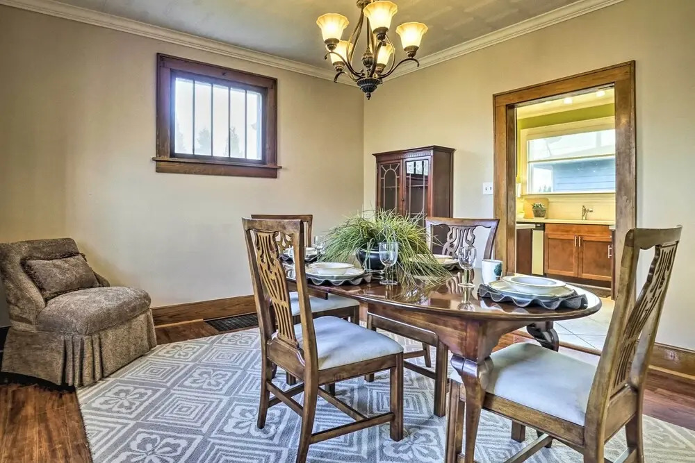 Charming & Family-Friendly Zanesville Home