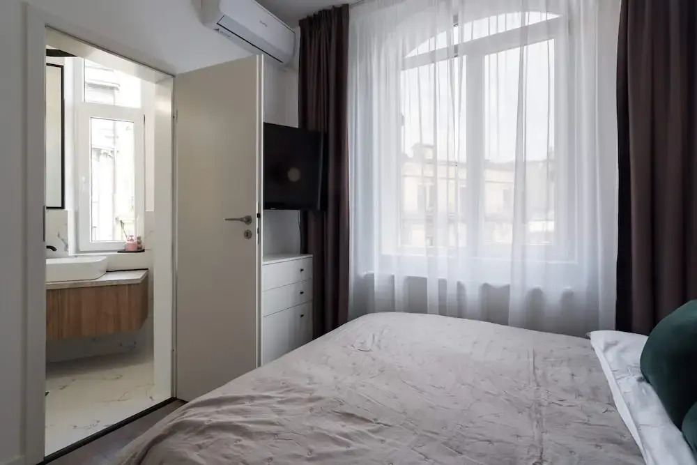 Contemporary Aparthotel 2-BR Flats Near Old Town Quiet & Serene
