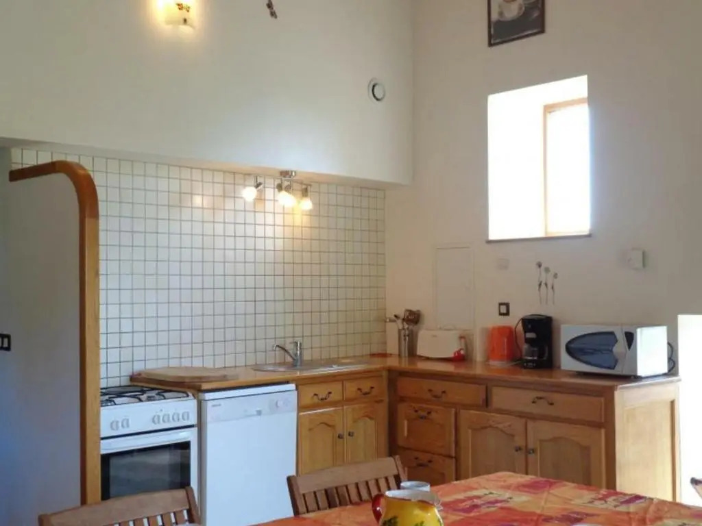Gîte familial avec terrasse et animaux bienvenus - FR-1-496-145