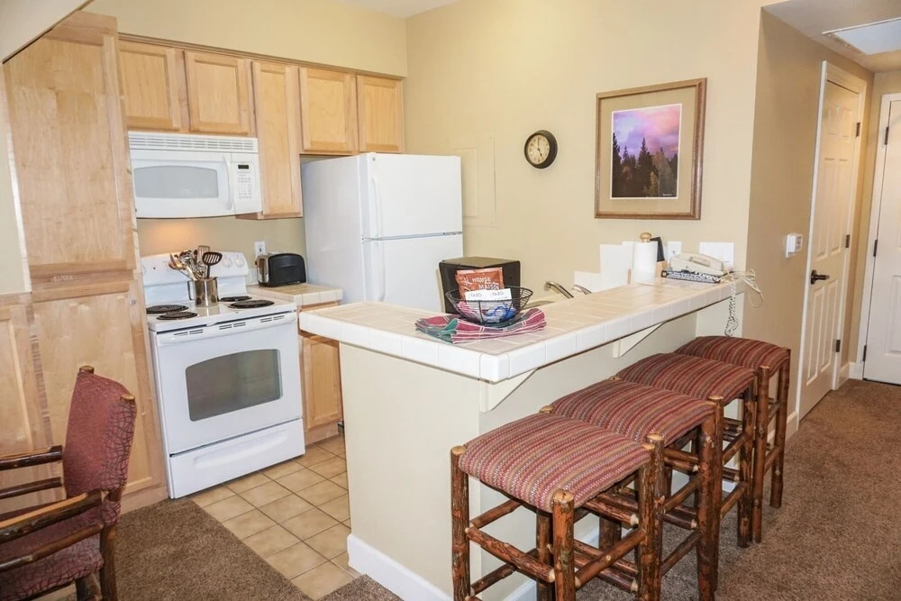 The Mountain Club #318 Village Plaza Studio Loft Suite - I condo