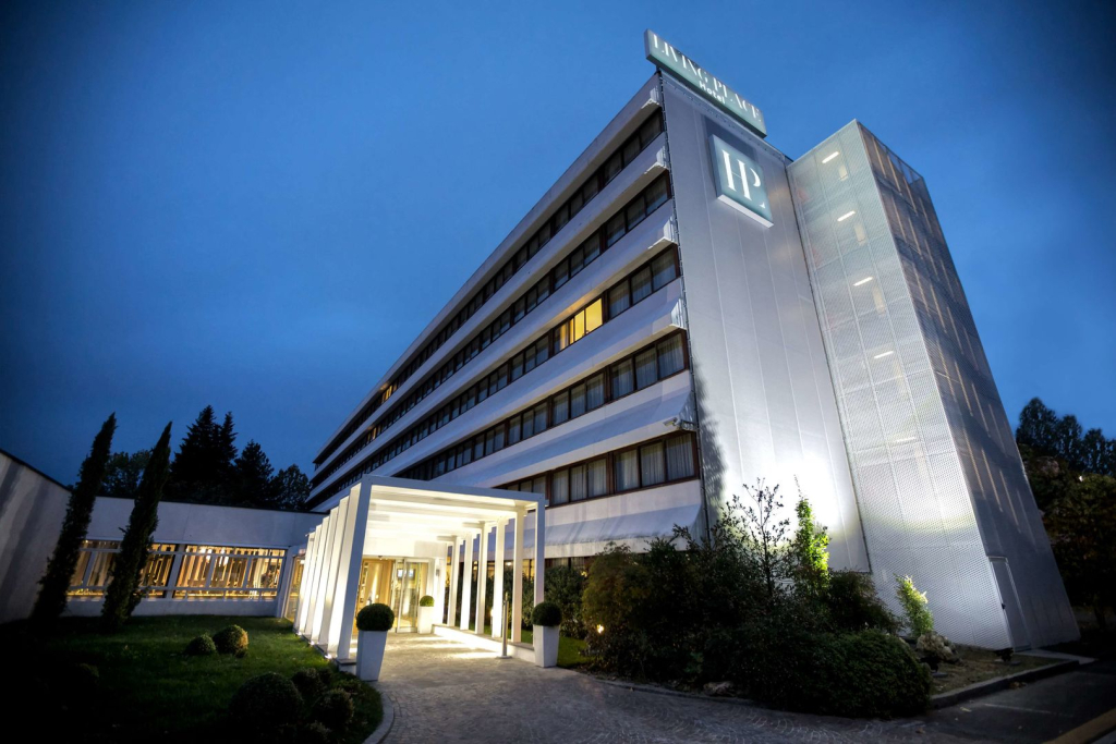 Living Place Hotel