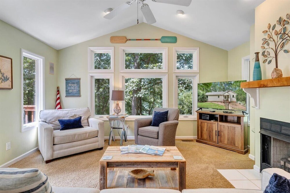 Reel Relaxed - Lakefront w/ Private Dock!