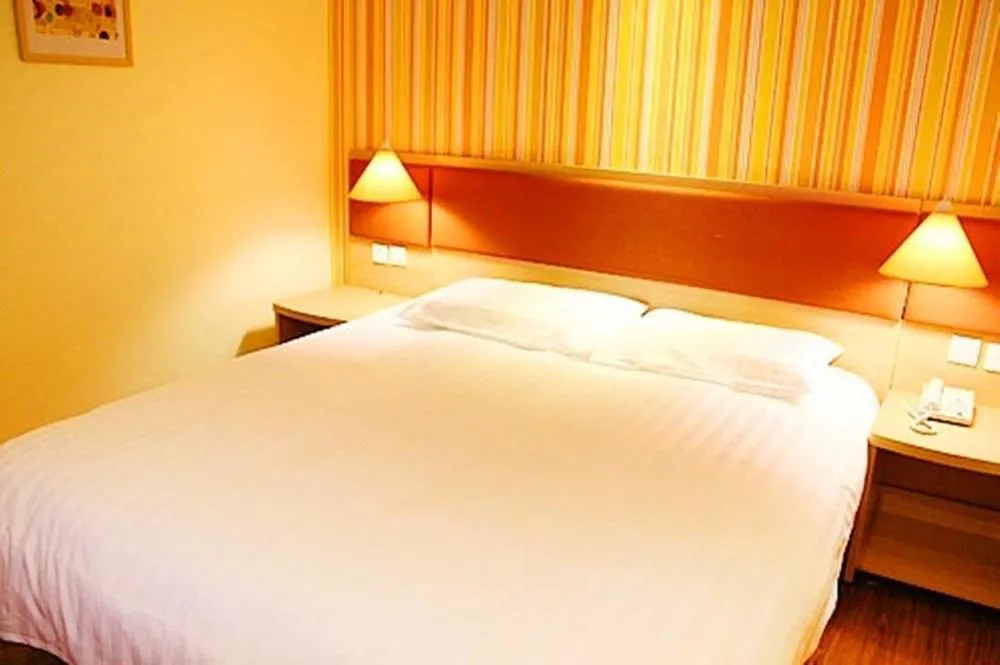 Home Inn Guiping Xishan Bus Center