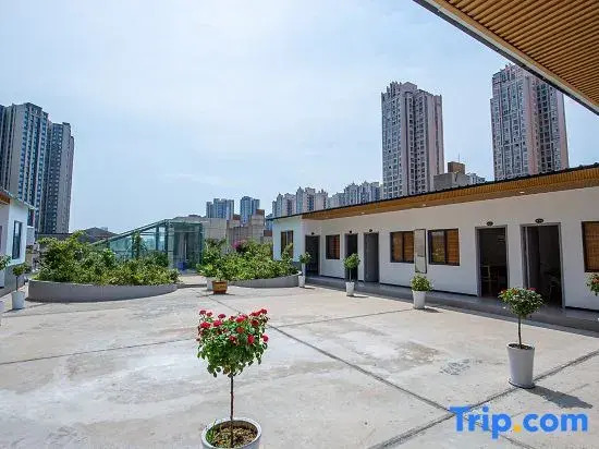 Zhujun Hotel (Neijiang High-speed Railway North Station Normal College)
