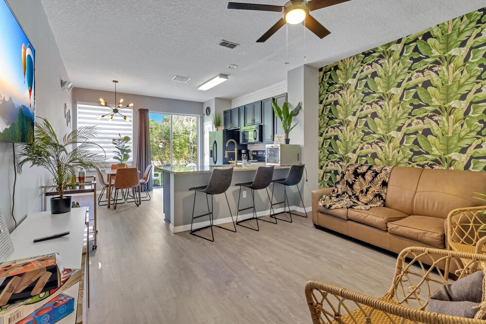 Just 10 Mins From Disney and Walking Distance to Outlets & Restaurants