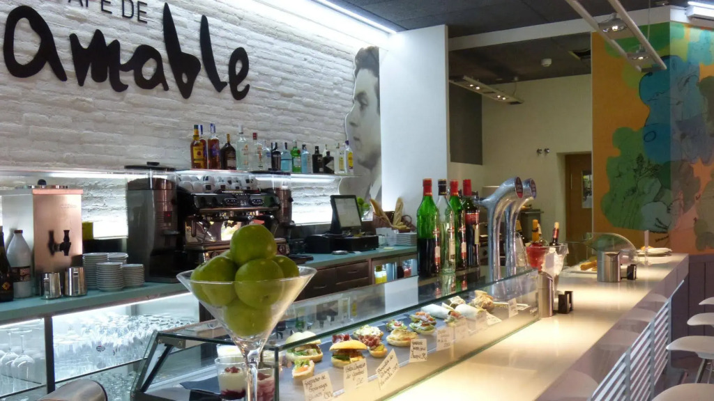 The Book Factory Hostel by gaiarooms