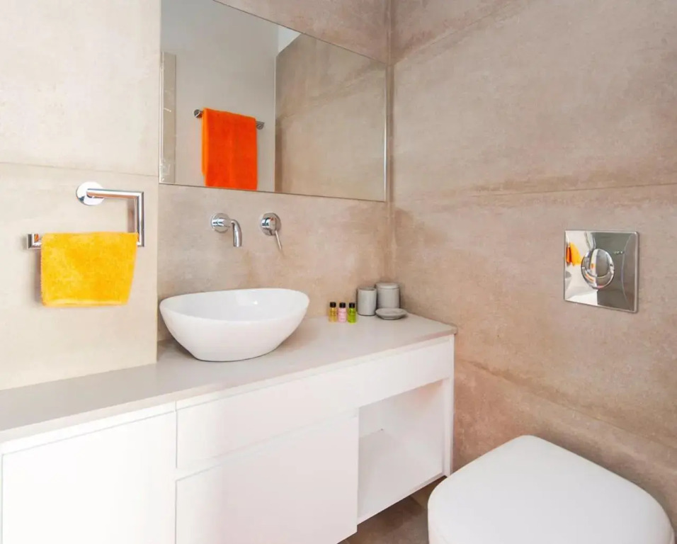 2 Bedroom Frishman Beach