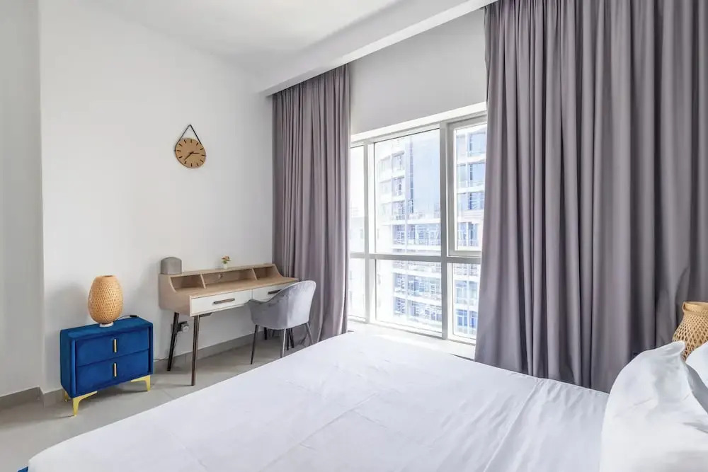 SuperHost - Exclusive 25th Floor Retreat with Marina Views