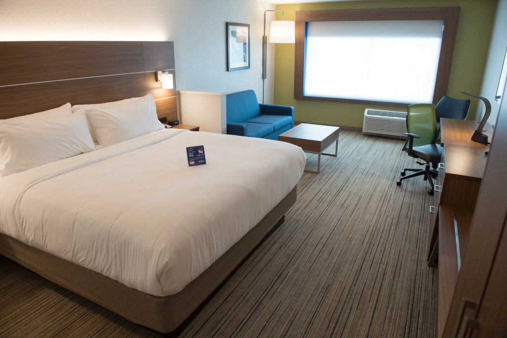 Holiday Inn Express & Suites - Warsaw - E Center by IHG