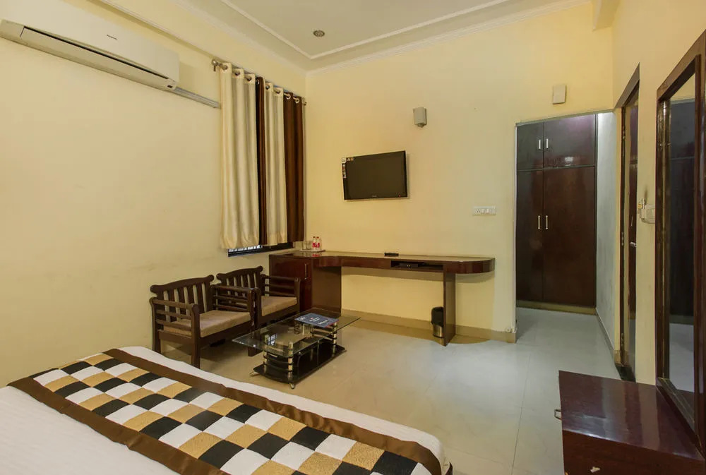 OYO 648 Hotel Royal Ecstasy