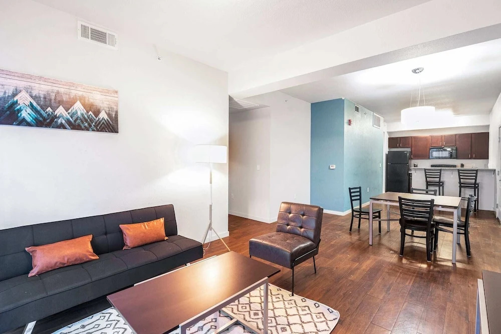 Spacious 3BR Apartment Central to All