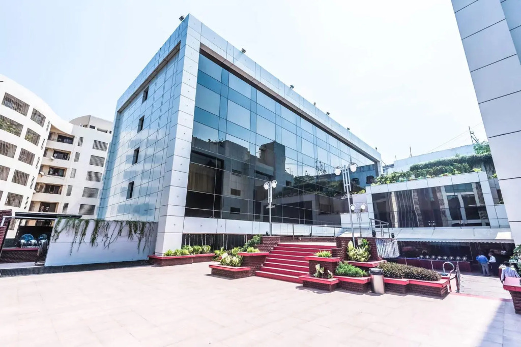 Hotel Kohinoor Continental, Airport