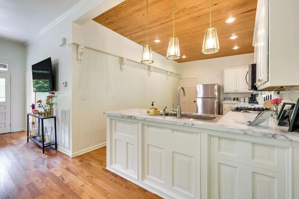 Eureka Springs Vacation Rental < 1 Mi to Downtown