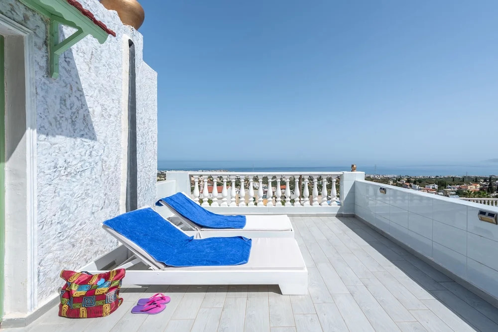 Entire private suite unit sea view