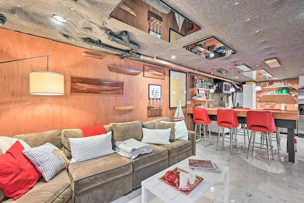 Edmonds Apartment With Private Wine Cellar!
