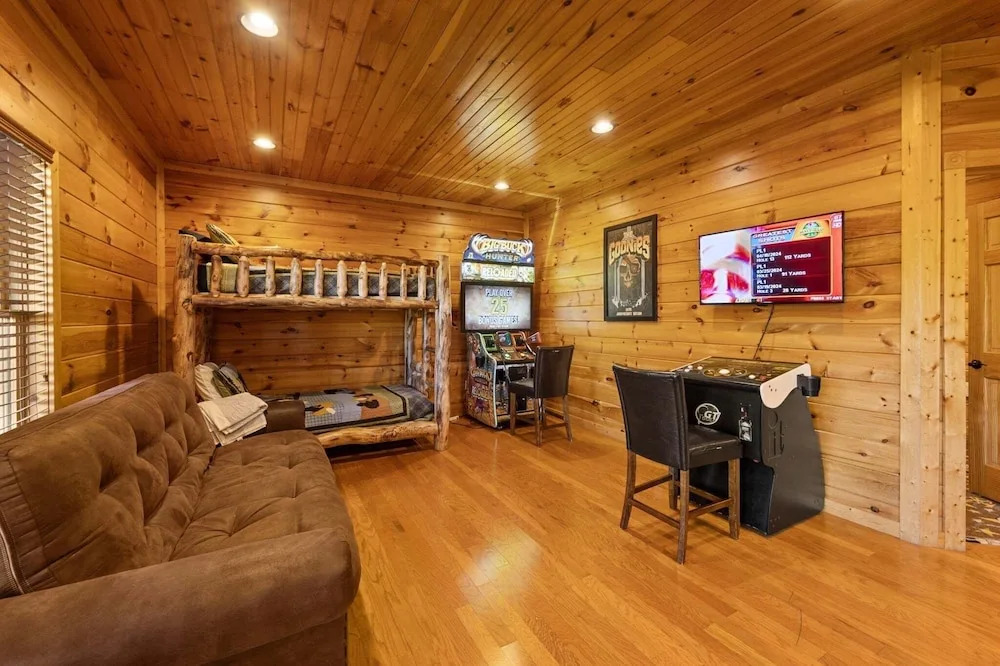 Gatlinburg Mountain Lodge 5 Bedroom Cabin