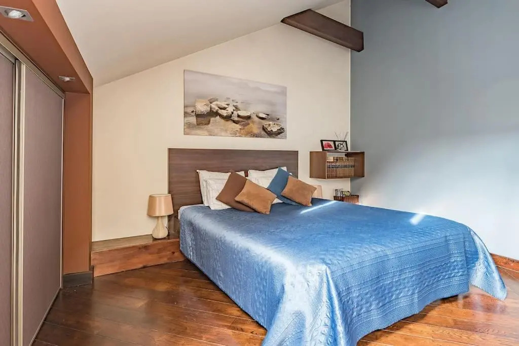 New! Old town apt next to St Annes
