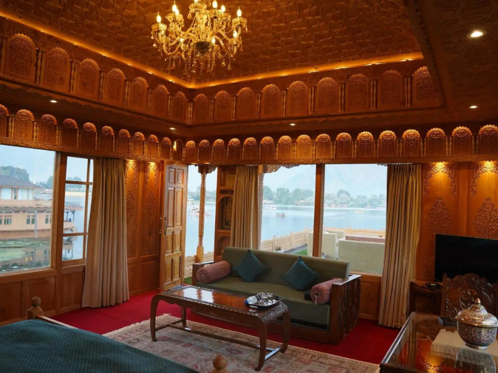 LohonoStays Harmukh Houseboat