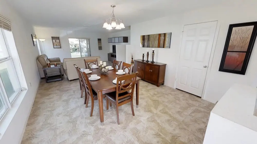 5113 Compass Bay