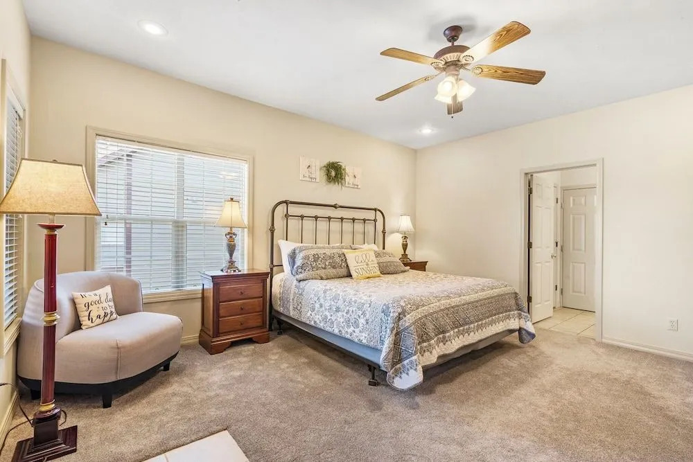 Honey Bee Inn w - Communal Amenities & More!