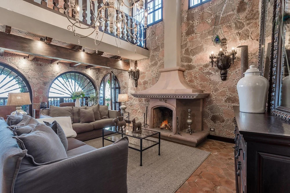 Casa Vista 6BR Villa, 16p Jacuzzi Pool, Staff & Breakfast