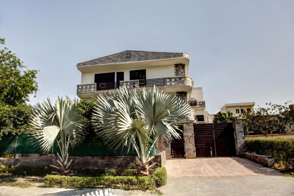 OYO Home 78203 Spacious Studio Sector 21-a Faridabad