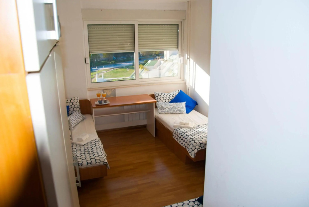 Split Summer Budget Rooms