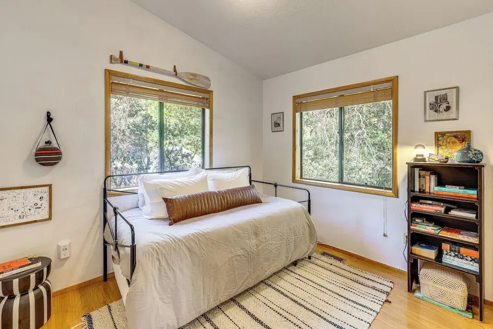 Idyllwild Cabin w/ Deck & Tahquitz Peak Views