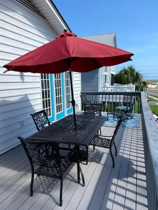 Beach Breeze 3, pet friendly, walking distance to Atlantic Ocean free parking