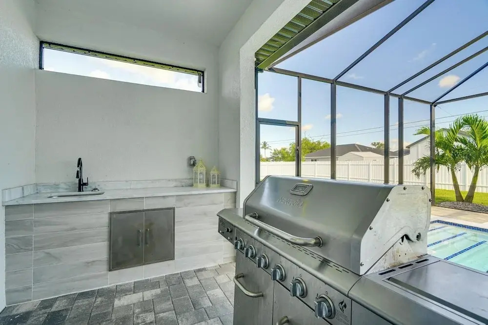 Furnished Lanai & Private Pool: Cape Coral Home