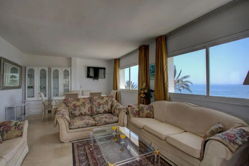Lovely beachfront apartment Puerto Banus Marbella